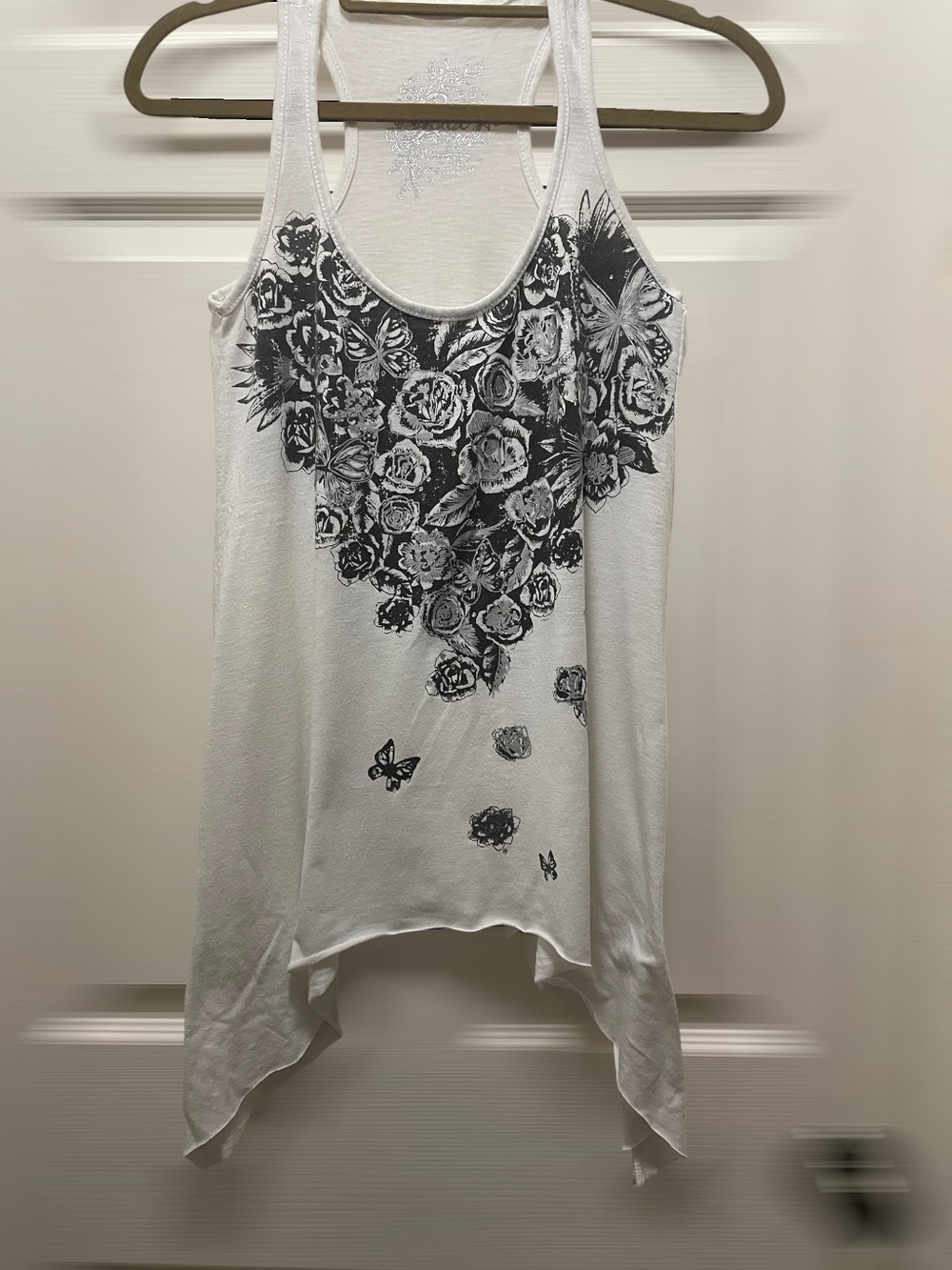 Poof Women’s White Floral Handkerchief Hem Tank Top